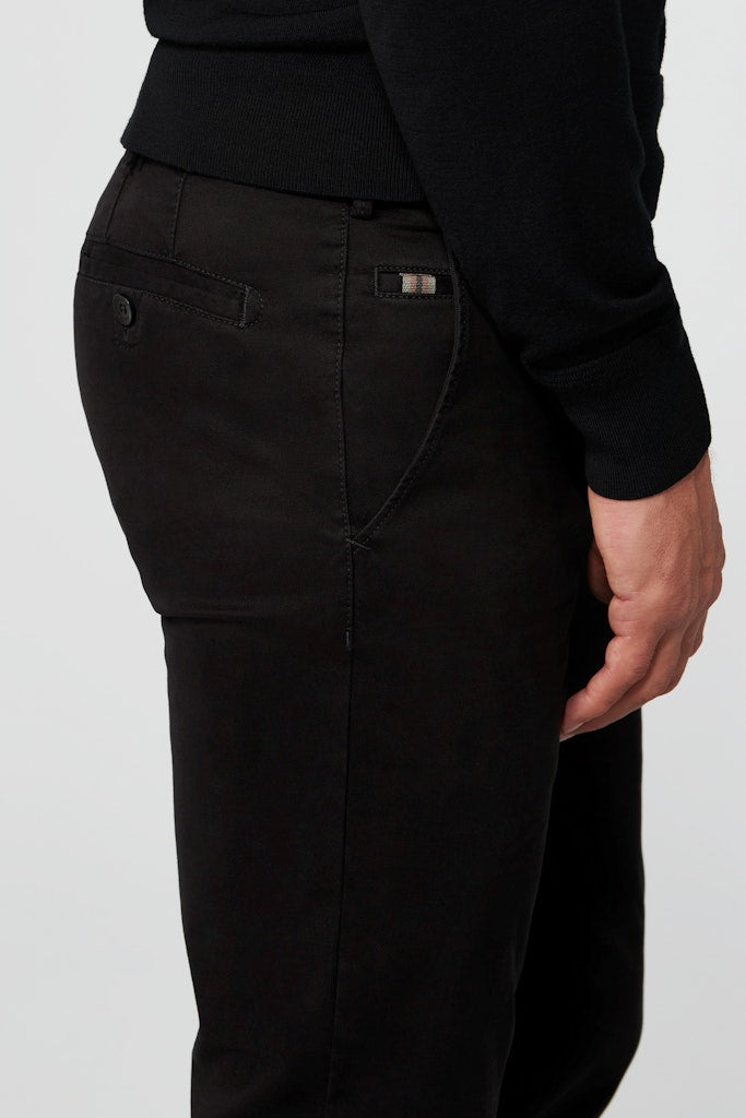 Roma Black Chino